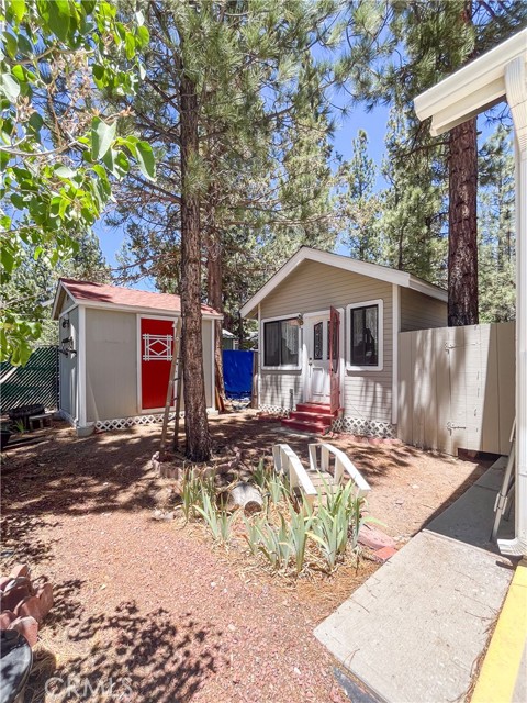 1125 Hemlock Lane, Big Bear City CA: https://media.crmls.org/medias/fa2af250-0f13-4982-9a19-dd7f87577cdf.jpg