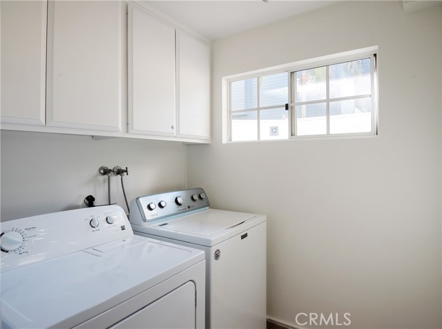 Detail Gallery Image 35 of 36 For 702 S Broadway #B,  Redondo Beach,  CA 90277 - 3 Beds | 2/1 Baths