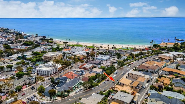 Detail Gallery Image 3 of 33 For 174 Cliff Dr #F,  Laguna Beach,  CA 92651 - 2 Beds | 2 Baths