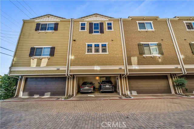 Detail Gallery Image 25 of 26 For 14102 W Chapparel Ln, Van Nuys,  CA 91405 - 2 Beds | 2/1 Baths