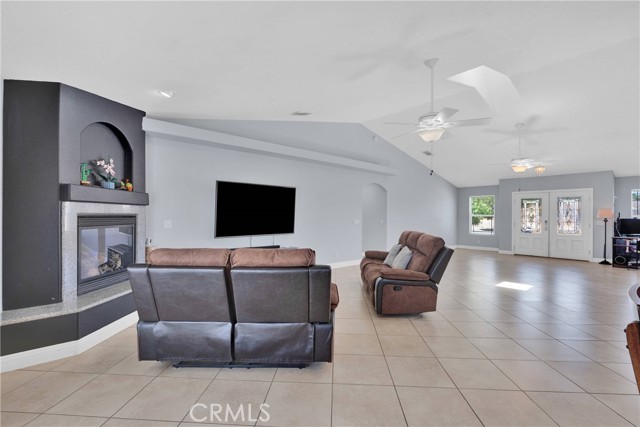 14665 Echo Lane, Helendale CA: https://media.crmls.org/medias/fa2b8fd0-84a6-4349-b826-94a67007bebb.jpg