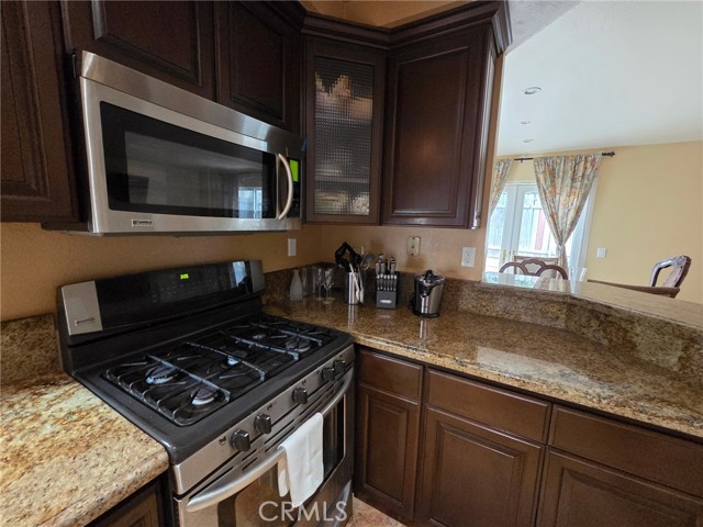 Detail Gallery Image 5 of 12 For 12335 Hilldale Ct, Pacoima,  CA 91331 - 3 Beds | 3 Baths