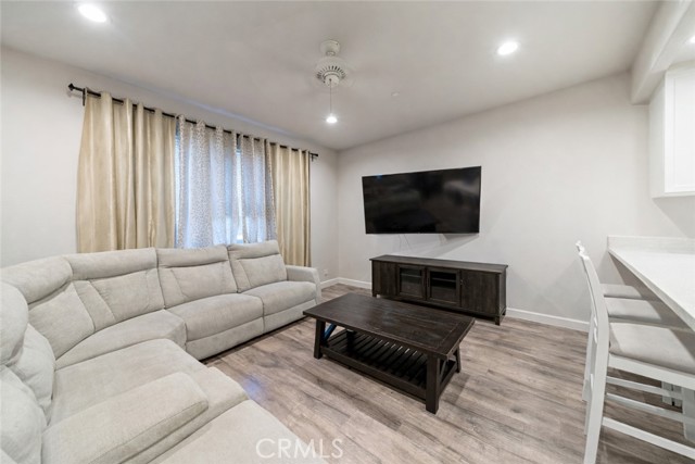 Detail Gallery Image 3 of 25 For 9834 Jersey #10,  Santa Fe Springs,  CA 90670 - 3 Beds | 3 Baths