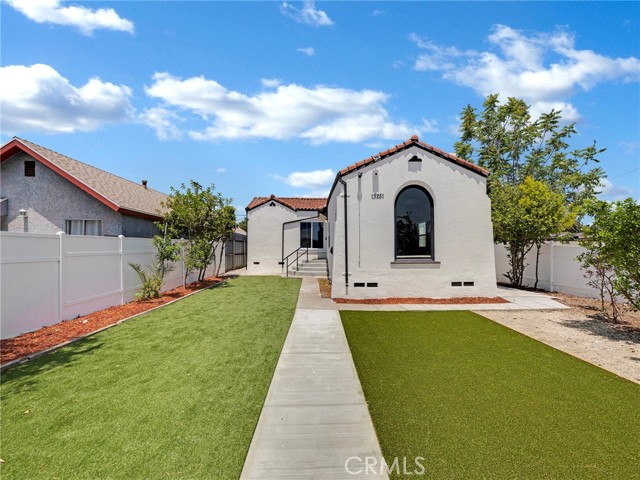 13251 Pinney Street, Pacoima CA: https://media.crmls.org/medias/fa2e688c-29e8-489b-bc4d-b52818f4d478.jpg