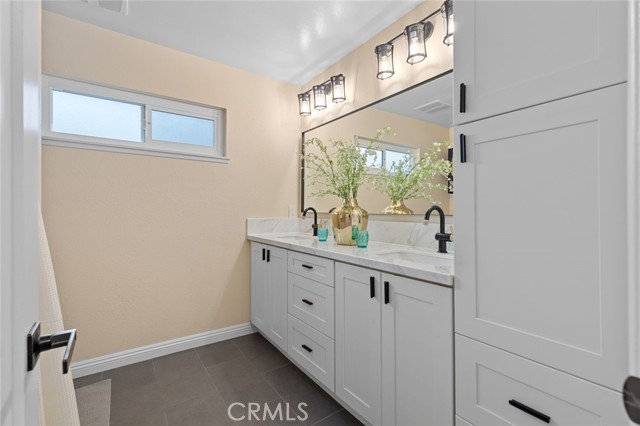 Detail Gallery Image 29 of 38 For 2914 S Rene, Santa Ana,  CA 92704 - 4 Beds | 3 Baths