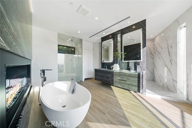 1947 Glencoe Way, Los Angeles CA: https://media.crmls.org/medias/fa2f0fbc-a561-4c45-a3e5-f07bd0161542.jpg