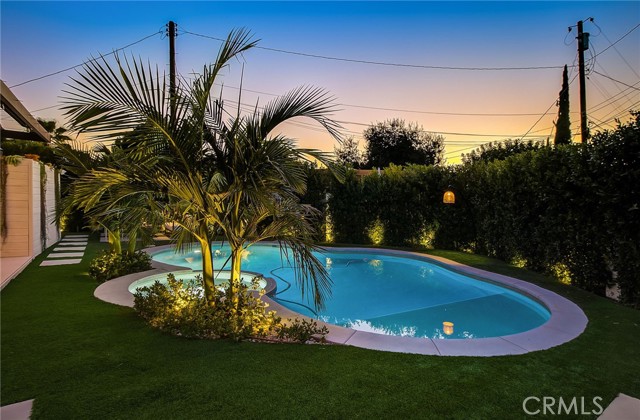Detail Gallery Image 14 of 66 For 8161 Encino Ave, Northridge,  CA 91325 - 4 Beds | 3 Baths