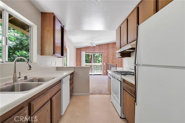 101 Rockledge Lane, Lake Arrowhead CA: https://media.crmls.org/medias/fa304fb4-b2b3-41a9-b7bd-894ae3a159e7.jpg
