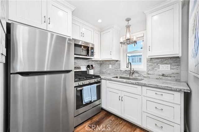 121 25th, Newport Beach CA: https://media.crmls.org/medias/fa320f37-178c-435f-bbef-c8bffec86580.jpg