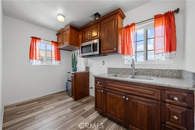 178 E 49th Street, Los Angeles CA: https://media.crmls.org/medias/fa324a04-de43-45af-a8f6-04ac7758a92a.jpg