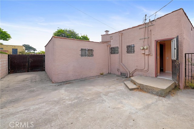 3825 Liberty Boulevard, South Gate CA: https://media.crmls.org/medias/fa32a0da-270f-491d-b3e9-21b71a3e9132.jpg