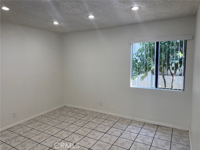 Detail Gallery Image 6 of 11 For 8847 Willis Ave #13,  Panorama City,  CA 91402 - 2 Beds | 1 Baths