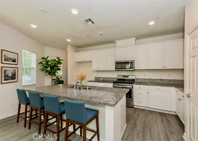 7460 Jersey Street, Chino CA: https://media.crmls.org/medias/fa339713-2882-4661-8425-d658bf749778.jpg