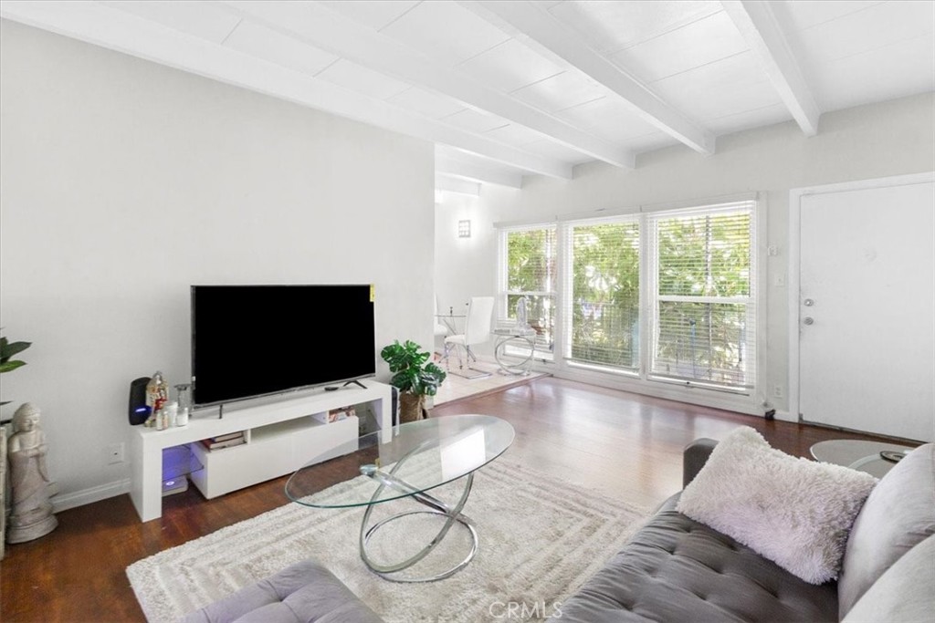 438 Cedar Avenue #11