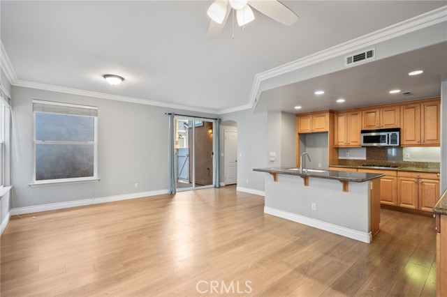 Detail Gallery Image 8 of 36 For 4134 Pacific Coast #137,  Torrance,  CA 90505 - 5 Beds | 4 Baths