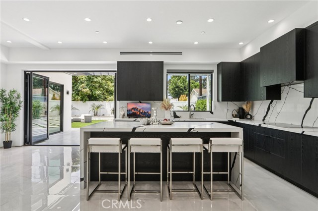 Detail Gallery Image 15 of 61 For 2227 N Lamer St, Burbank,  CA 91504 - 4 Beds | 4/1 Baths