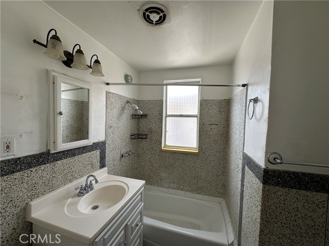 6426 Garvanza Avenue, Los Angeles CA: https://media.crmls.org/medias/fa36e3da-9a28-4d3f-a8e6-281c808d5abc.jpg