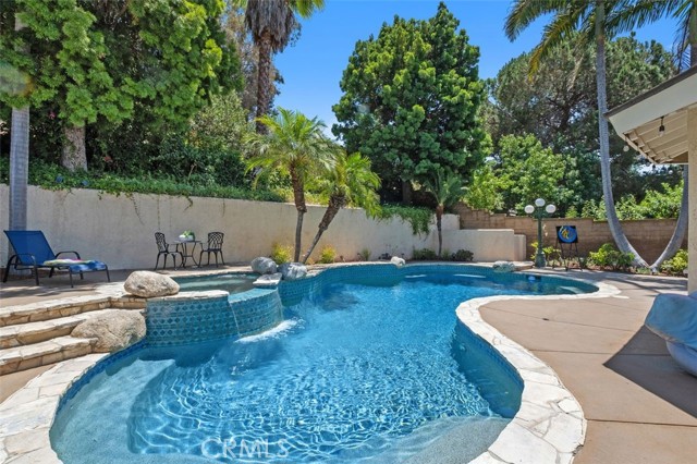 25572 Orchard Rim Ln, Lake Forest CA: https://media.crmls.org/medias/fa39d551-d8a4-4bc0-b77d-d3e020c6d55f.jpg