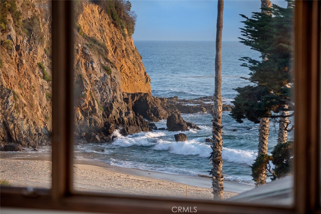 https://media.crmls.org/medias/fa3c40f4-bd63-4942-b485-471c4a228d54.jpg?preset=X-Large