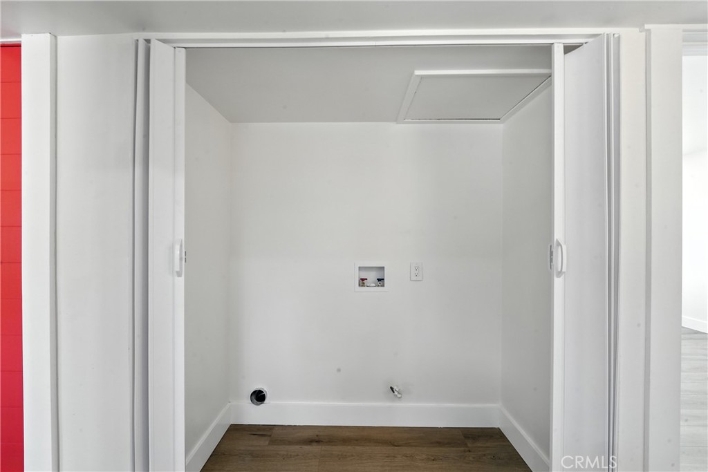 https://media.crmls.org/medias/fa3ca1da-e082-47db-a9f6-bbcc091d7ef7.jpg?preset=X-Large