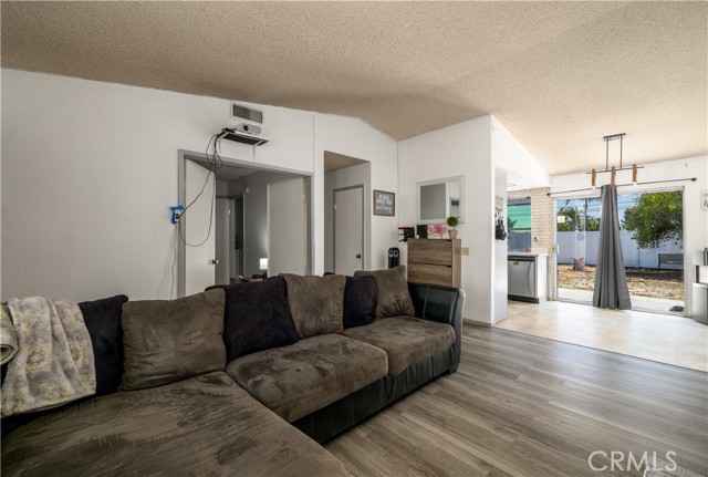 Detail Gallery Image 8 of 21 For 23621 Suncrest Ave, Moreno Valley,  CA 92553 - 3 Beds | 2 Baths