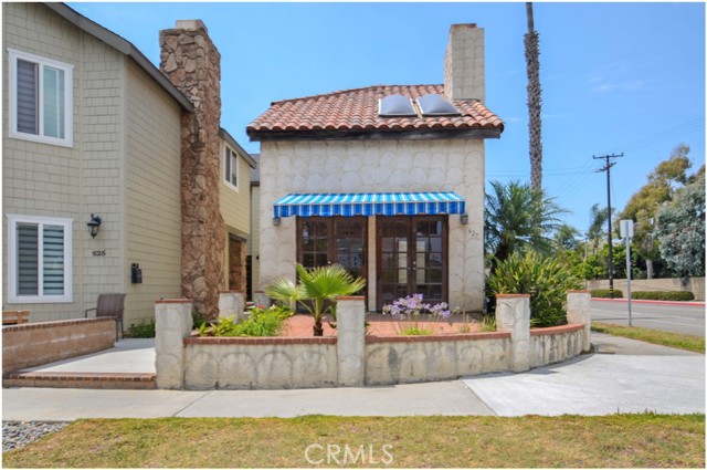 627 19th Street, Huntington Beach CA: https://media.crmls.org/medias/fa3d2c00-0e06-4ee2-a118-ba10b494eac3.jpg
