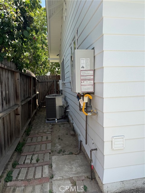 297 N Garfield Avenue, Pasadena CA: https://media.crmls.org/medias/fa3da5e6-aeba-420c-915b-5f8042ea7cba.jpg