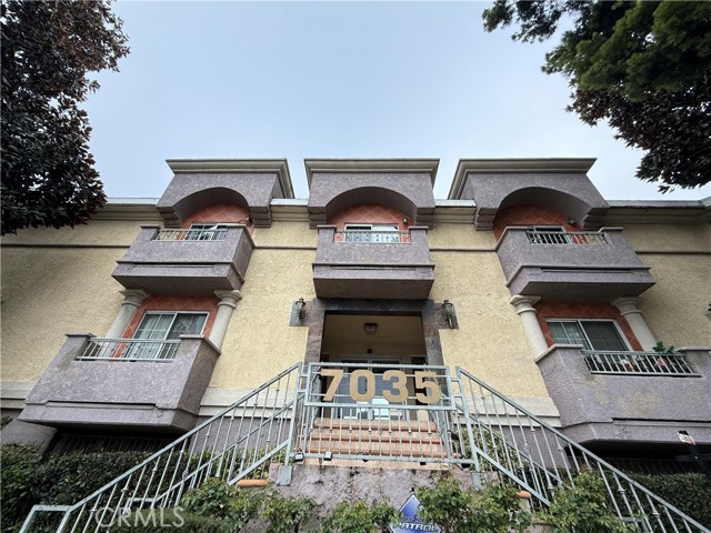 Detail Gallery Image 10 of 14 For 7035 Woodley #116,  Van Nuys,  CA 91406 - 2 Beds | 2 Baths