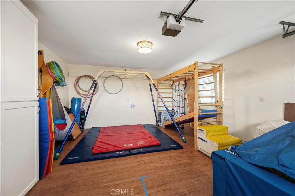 https://media.crmls.org/medias/fa3f931b-4759-45dc-9e26-b22e0e821211.jpg?preset=X-Large