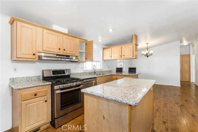 Detail Gallery Image 10 of 33 For 4901 Green River Rd #228,  Corona,  CA 92878 - 3 Beds | 2 Baths