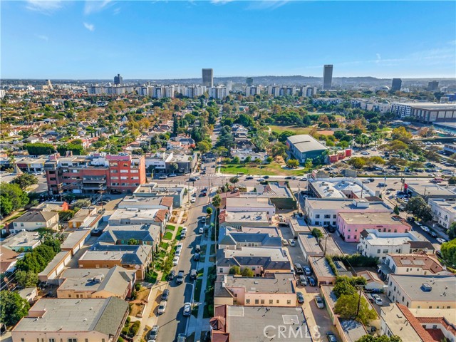 Detail Gallery Image 34 of 34 For 337 N Gardner St, Los Angeles,  CA 90036 - 8 Beds | 4 Baths