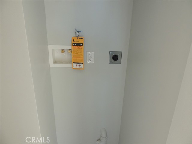 Detail Gallery Image 11 of 16 For 22735 Del Valle St #6,  Woodland Hills,  CA 91364 - 3 Beds | 2 Baths