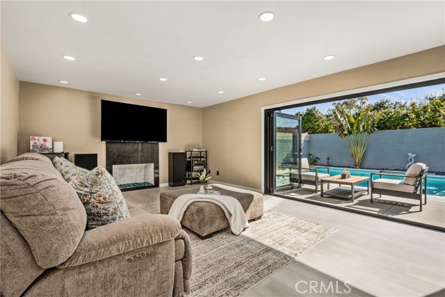 Detail Gallery Image 10 of 64 For 7830 E Ring, Long Beach,  CA 90808 - 4 Beds | 4 Baths