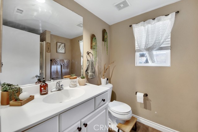 Detail Gallery Image 8 of 31 For 6247 Sandwood, Palmdale,  CA 93552 - 5 Beds | 3 Baths