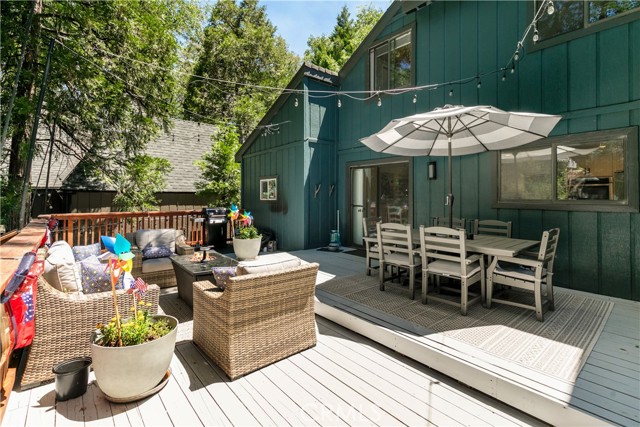 248 Hemlock Drive, Lake Arrowhead CA: https://media.crmls.org/medias/fa44b3e9-373a-4a4d-8603-e6e0b0cf439a.jpg