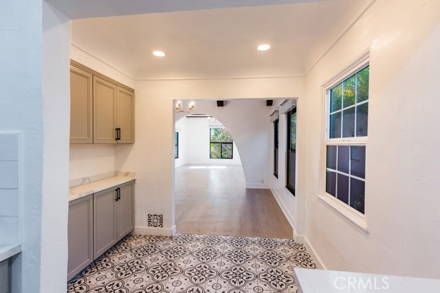 Detail Gallery Image 13 of 43 For 128 S Harper, Los Angeles,  CA 90048 - 3 Beds | 2 Baths