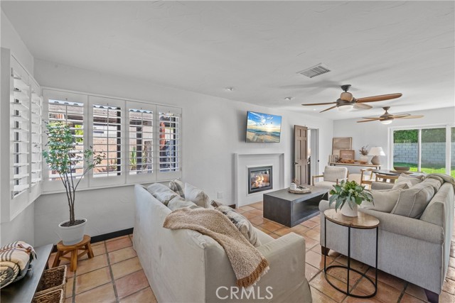 642 S Mountain View Drive, Palm Springs CA: https://media.crmls.org/medias/fa4616d3-5b6a-4dce-b960-d1eb0422a549.jpg