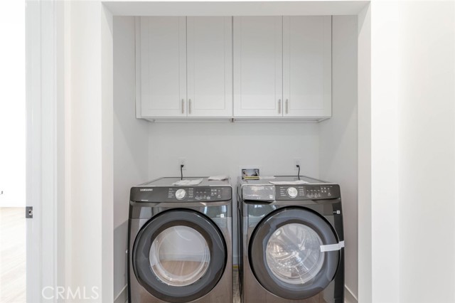 Detail Gallery Image 17 of 23 For 6850 1/2 Ranchito Ave, Van Nuys,  CA 91405 - 3 Beds | 3 Baths