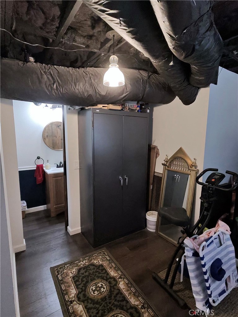 https://media.crmls.org/medias/fa466e0b-51b3-4509-b1da-73e76863494f.jpg?preset=X-Large