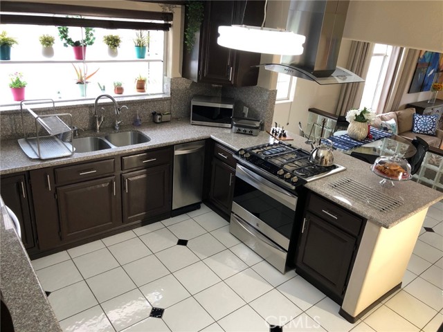 Detail Gallery Image 11 of 31 For 1958 Beverly Dr, Pasadena,  CA 91104 - 4 Beds | 4/1 Baths