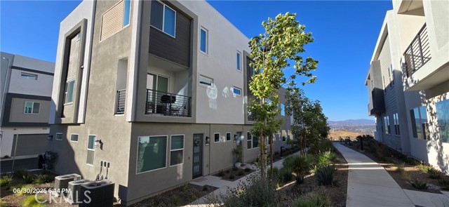 26809 Keystone Loop, Valencia CA: https://media.crmls.org/medias/fa47a405-a3ac-45d2-bed6-7b83abaf5dc1.jpg