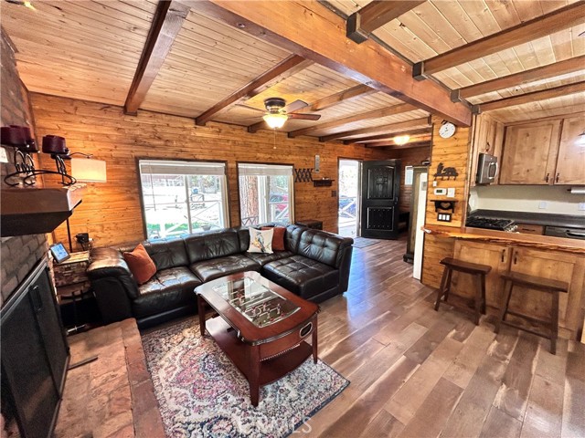 Detail Gallery Image 19 of 31 For 31042 Glen Oak Dr, Running Springs,  CA 92382 - 1 Beds | 1 Baths