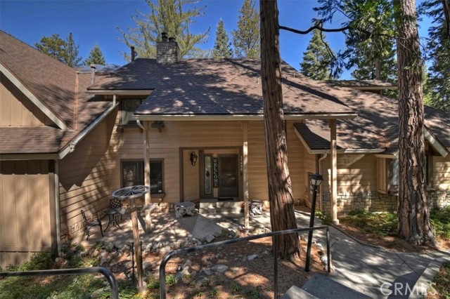 Detail Gallery Image 3 of 42 For 27456 White Fir Dr, Lake Arrowhead,  CA 92352 - 5 Beds | 3/2 Baths