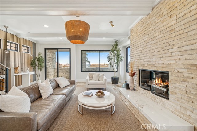312 Carnation Avenue, Corona del Mar CA: https://media.crmls.org/medias/fa489d20-97f6-4e81-af1e-9b798141c123.jpg