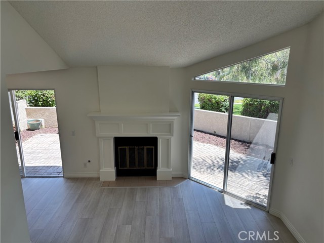 81 Stanford Court, Irvine CA: https://media.crmls.org/medias/fa495cf8-9103-44a6-bcc6-5af6e27a34f3.jpg