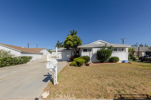 Detail Gallery Image 2 of 27 For 690 Capital Street, Costa Mesa,  CA 92627 - 4 Beds | 2 Baths