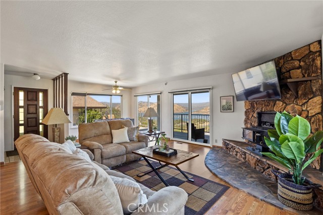 Detail Gallery Image 2 of 36 For 6228 Woodman Dr, Oroville,  CA 95966 - 2 Beds | 2 Baths