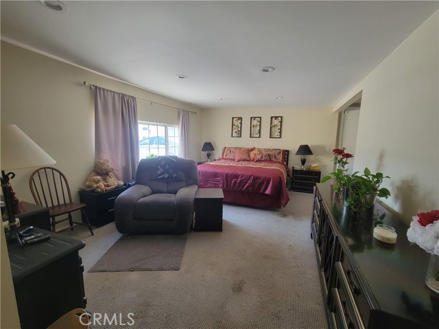 7161 N Atlantic Place, Long Beach CA: https://media.crmls.org/medias/fa49e0a0-a337-499d-be94-2bd5d2acb888.jpg