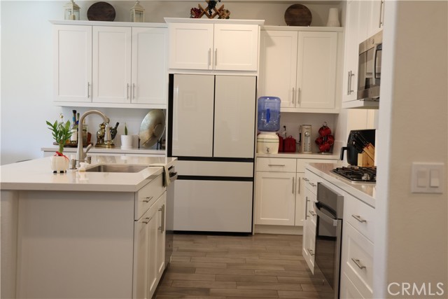 Detail Gallery Image 3 of 28 For 16255 Castello #2,  Fontana,  CA 92336 - 4 Beds | 2/1 Baths