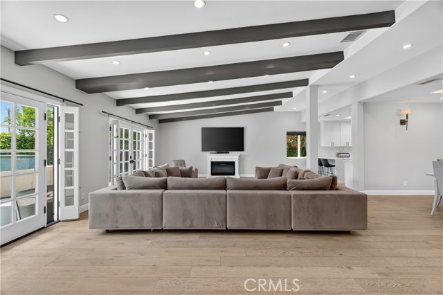 5274 Crebs Avenue, Tarzana CA: https://media.crmls.org/medias/fa4aef95-035e-44ae-8b32-a92df3e505e5.jpg